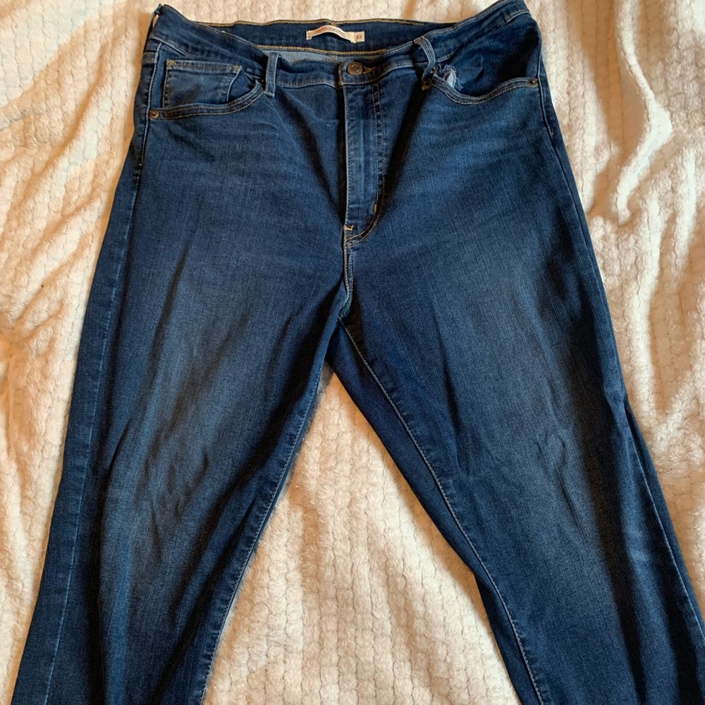 Levi's high rise skinny jeans, barely worn in size 32.